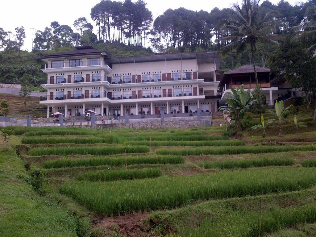 Santa Monica Hotel And Convention Ciherangsating Exterior photo